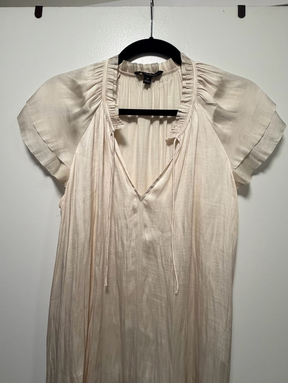 Banana Republic Cream V-Neck Short Sleeve Tunic with Ruffle Trim